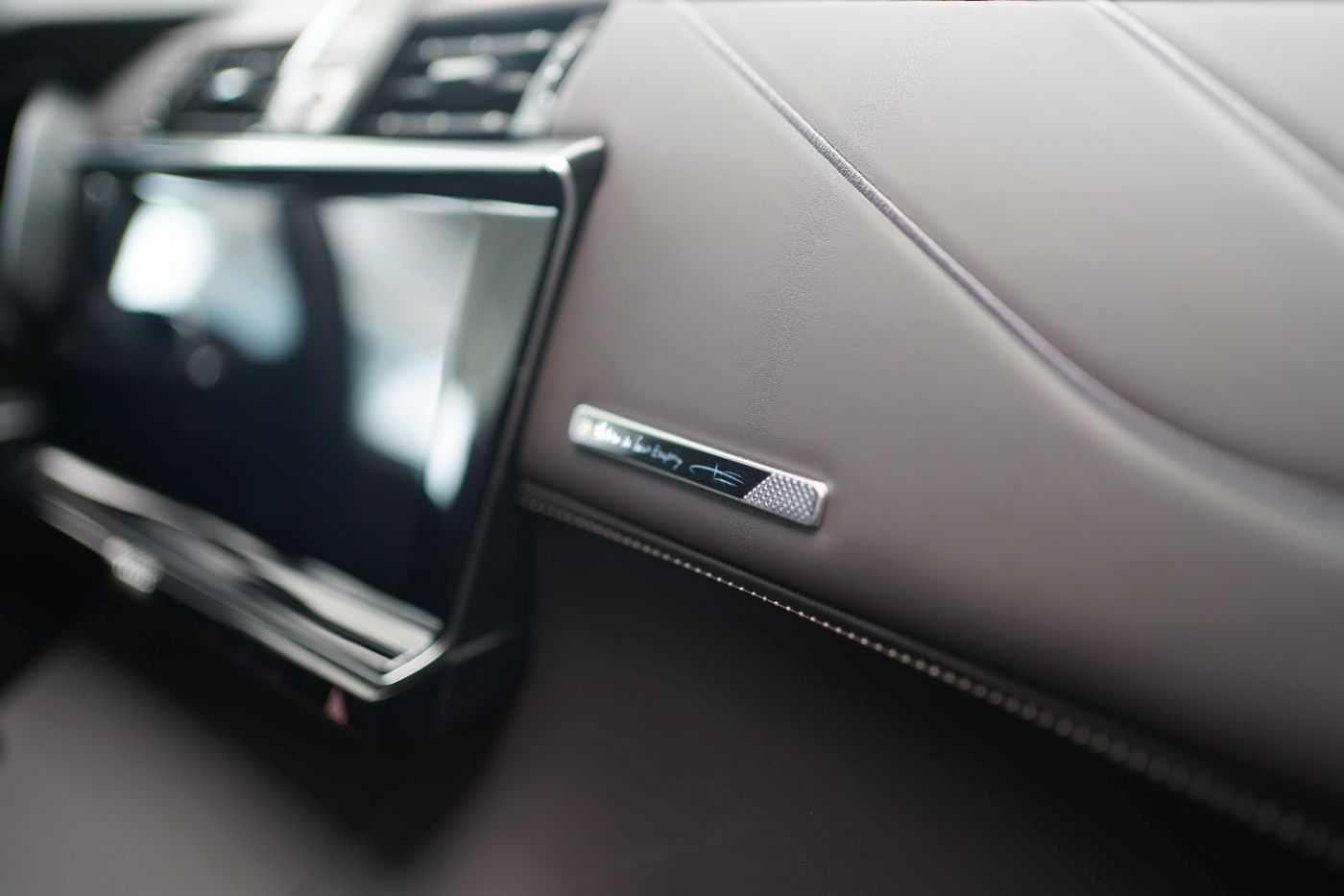 Fahrzeugabbildung DS Automobiles DS7 BlueHDi 130 EAT8 Antoine de Saint Exupéry