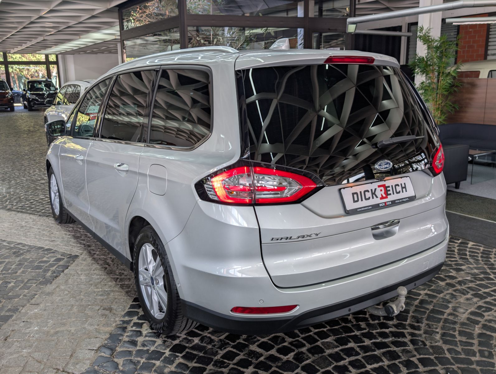 Fahrzeugabbildung Ford Galaxy Titanium 2.0 EB ACC PANO AHK LED 7-SITZE