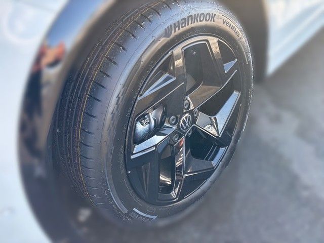 Fahrzeugabbildung Volkswagen Tiguan 1.5eTSI DSG R-Line AHK+PANO+KEYLESS+NAVI+