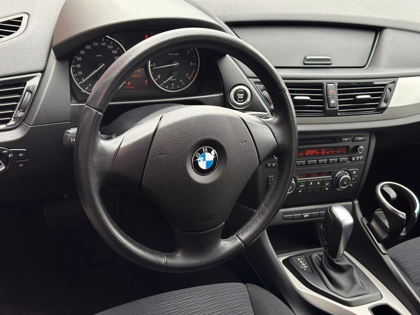 BMW X1 E84 sDrive18i 150 ch • BVA • Bi-Xénon • Sièges chauffants • Attelage