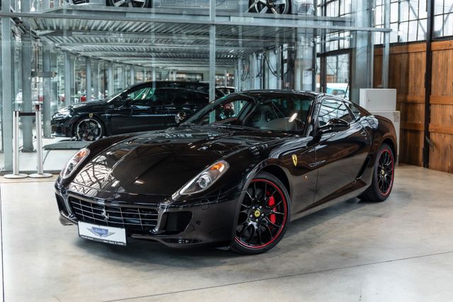 Ferrari 599 GTB Carbon Driving