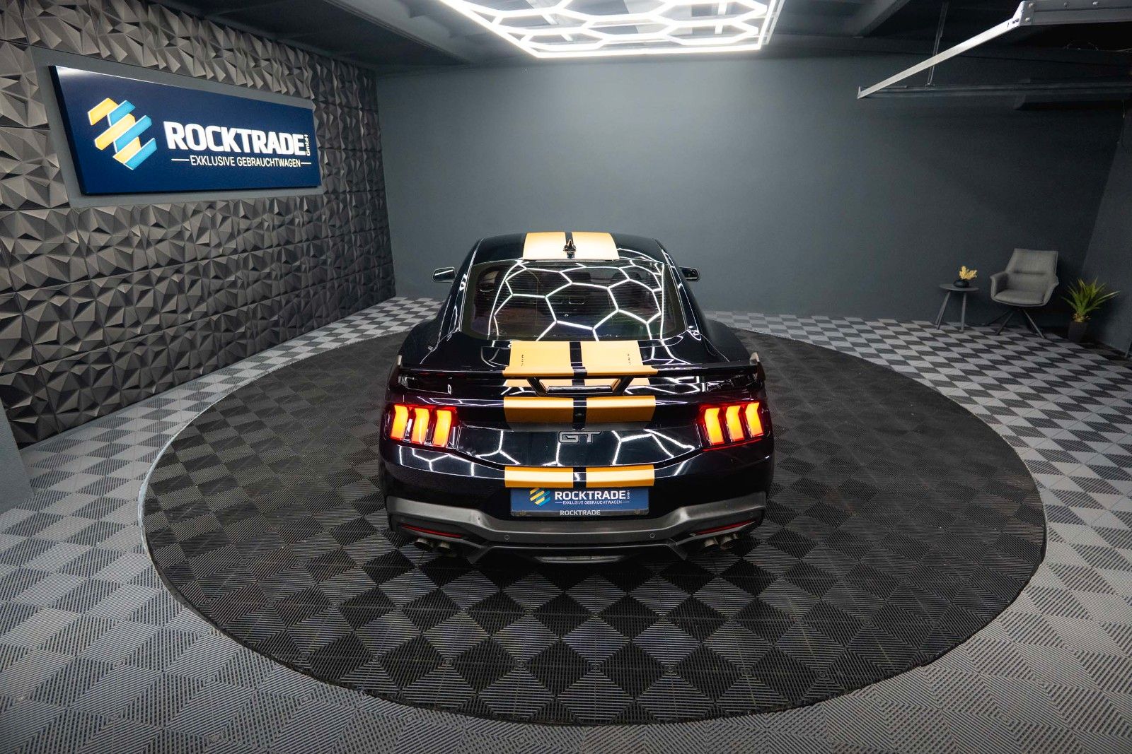 Fahrzeugabbildung Ford Mustang Fastback 5.0 Ti-VCT V8 Dark Horse 6-Gang