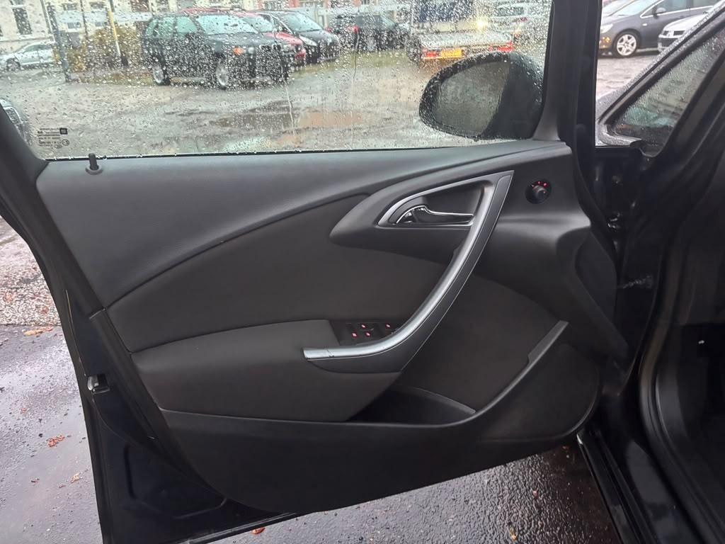 Opel Astra 2012 — photo 9