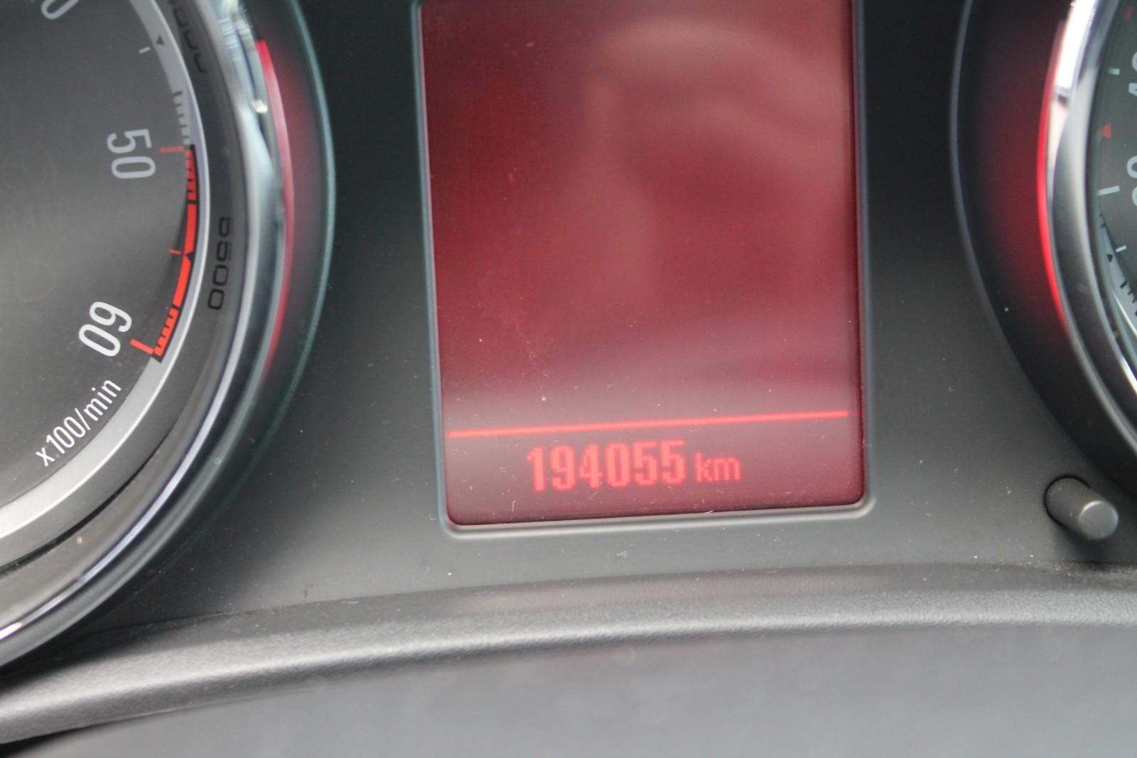 Opel Astra 2011 — photo 12