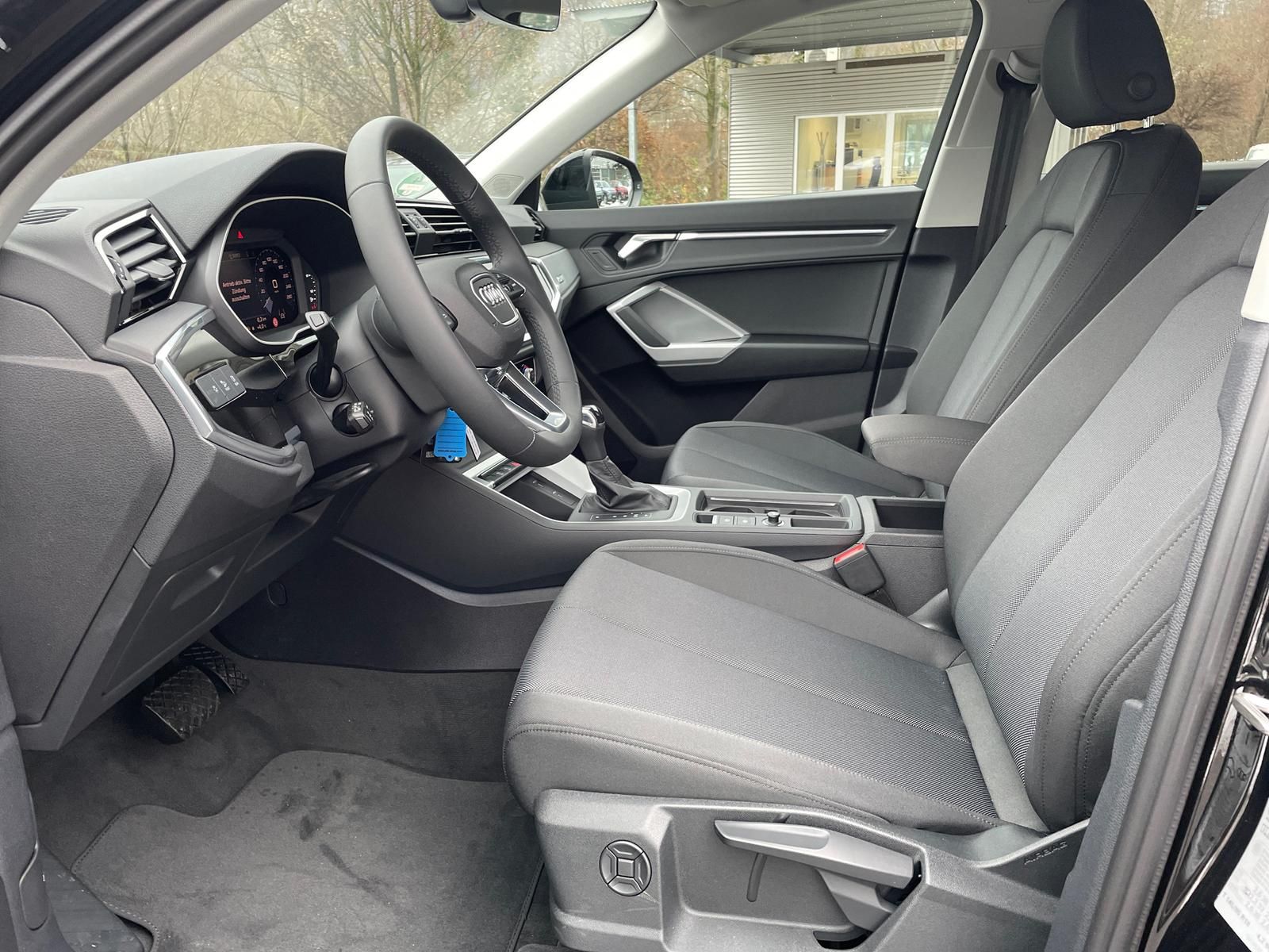 Q3 35 TFSI basis 1.5 TSI RFK 18 " AHK NAVI PDC