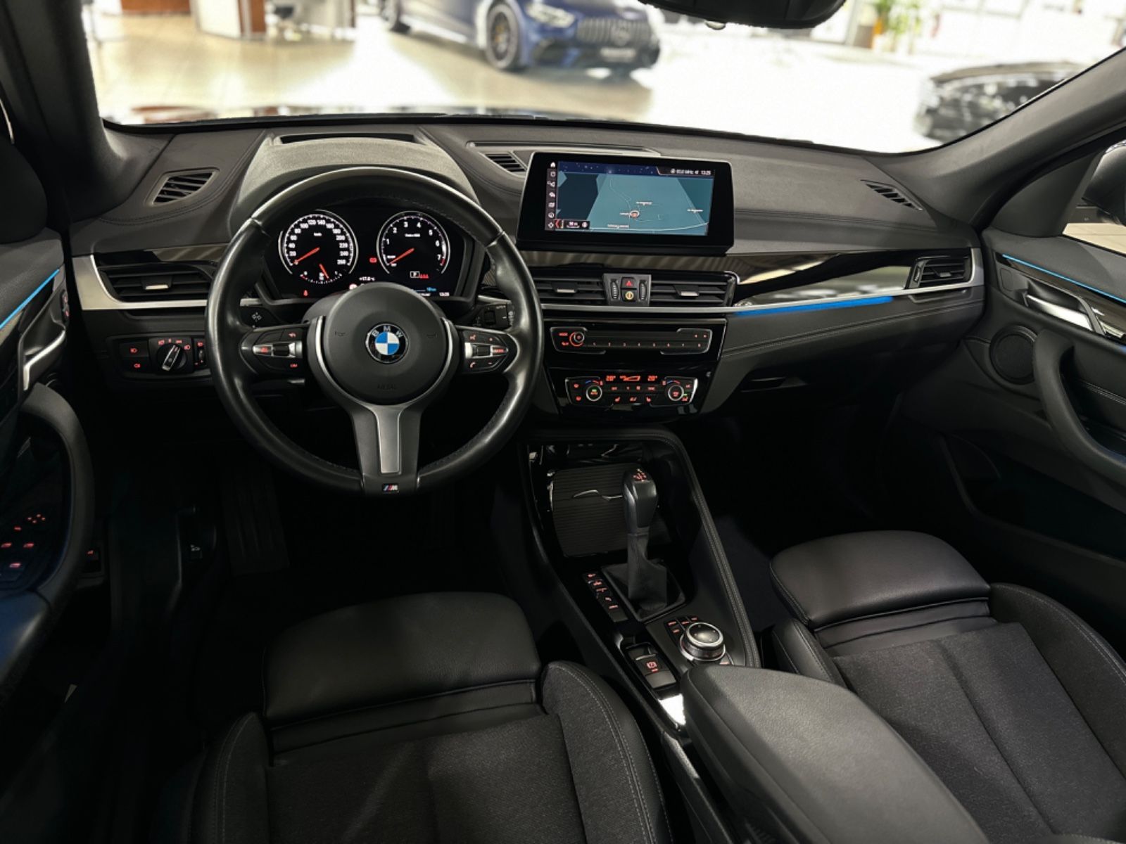 Fahrzeugabbildung BMW X1 xD25e Sport Line Kamera HUD DAB Komfort Alarm