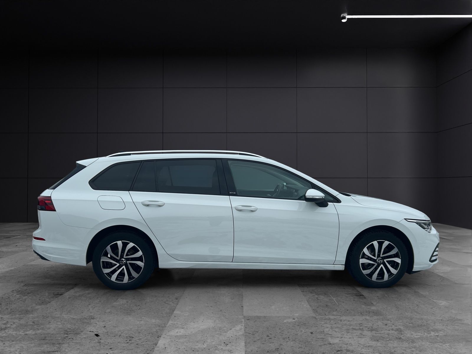 Fahrzeugabbildung Volkswagen Golf VIII Variant Active TDI DSG LED ACC SH Rear