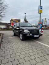 Mercedes-Benz ML 270 CDI - - schwarze Mercedes-Benz ML 270