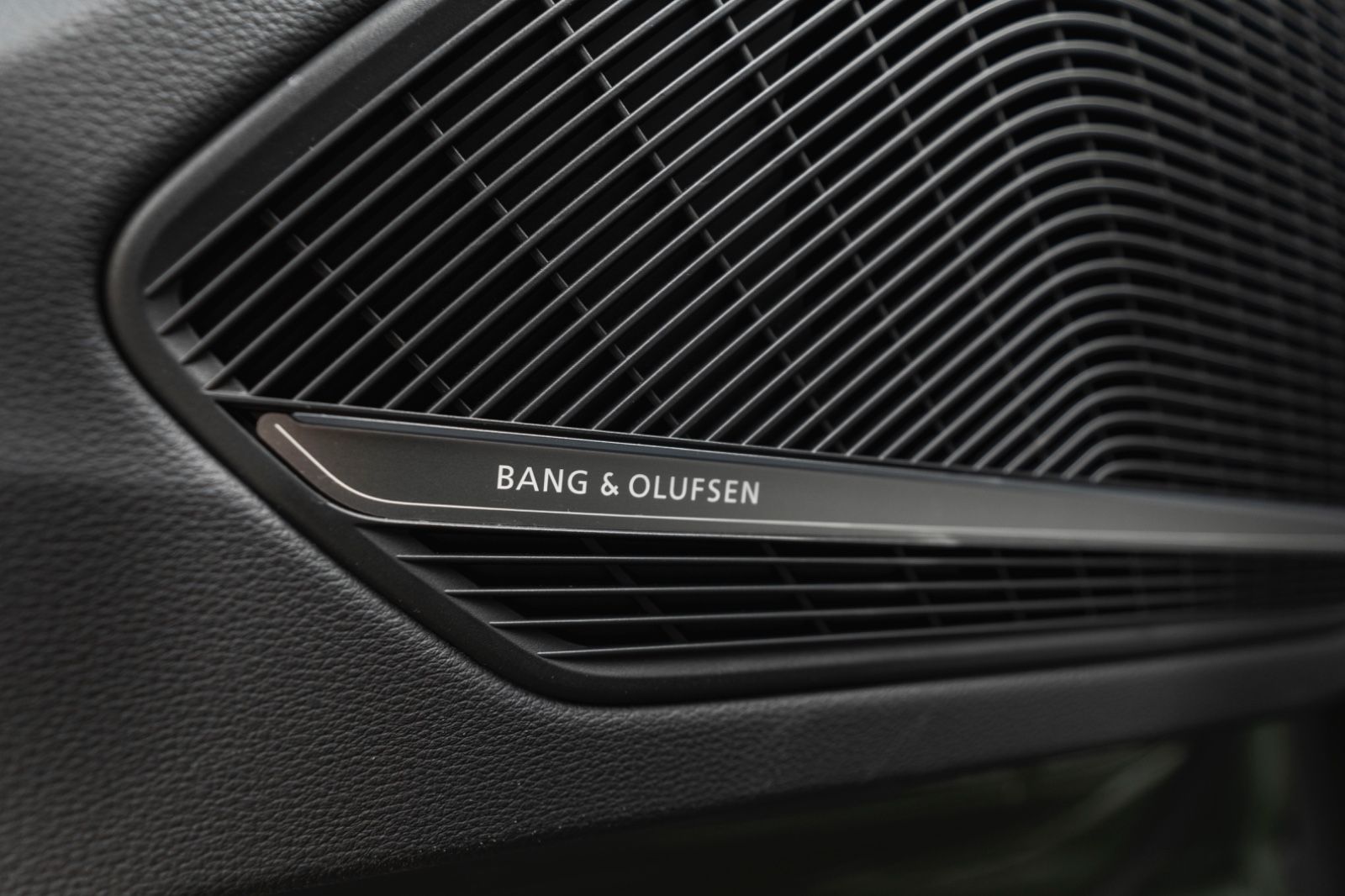 Fahrzeugabbildung Audi S5 TFSI SPORTBACK CARBON CARPLAY B&O MASSAGE 360