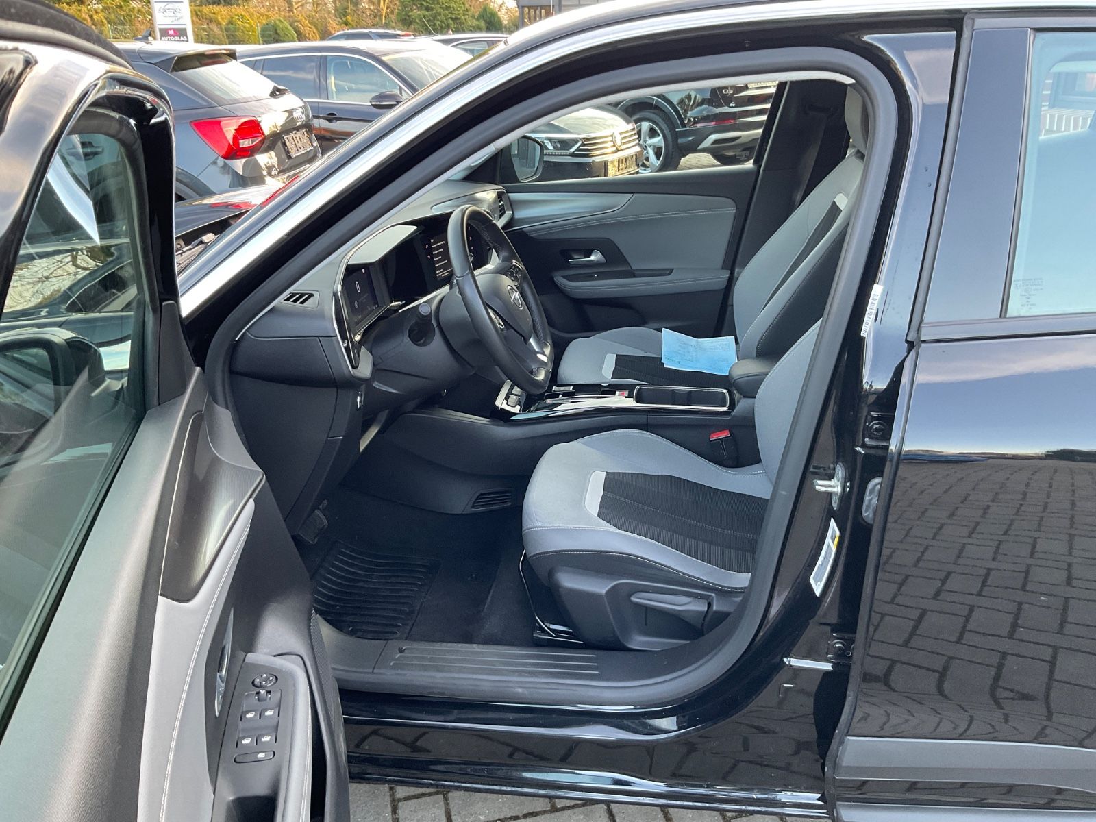 Fahrzeugabbildung Opel Mokka-e 100 kW,Kamera,Navi,Telefon,50KWH