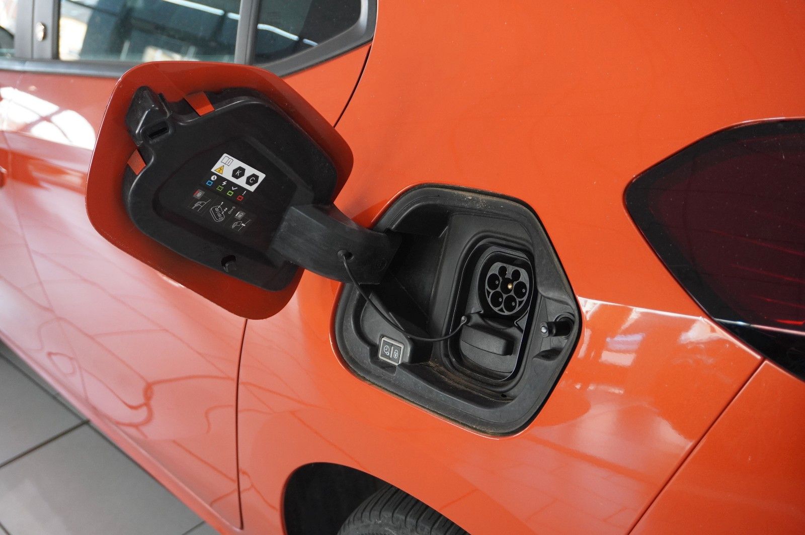 Fahrzeugabbildung Opel Corsa-e F EDITION 7KW NAVI/VIRT/TEMP/DAB/WÄRMEP.