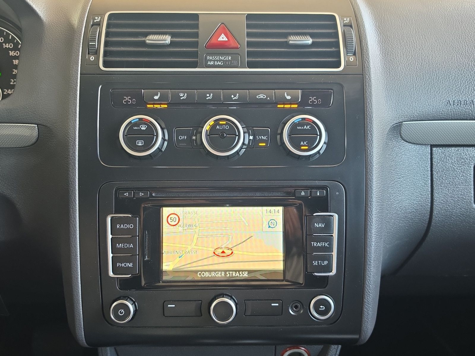 Fahrzeugabbildung Volkswagen Touran Match AUTOMATIK LEDER  PDC SHZ PDC