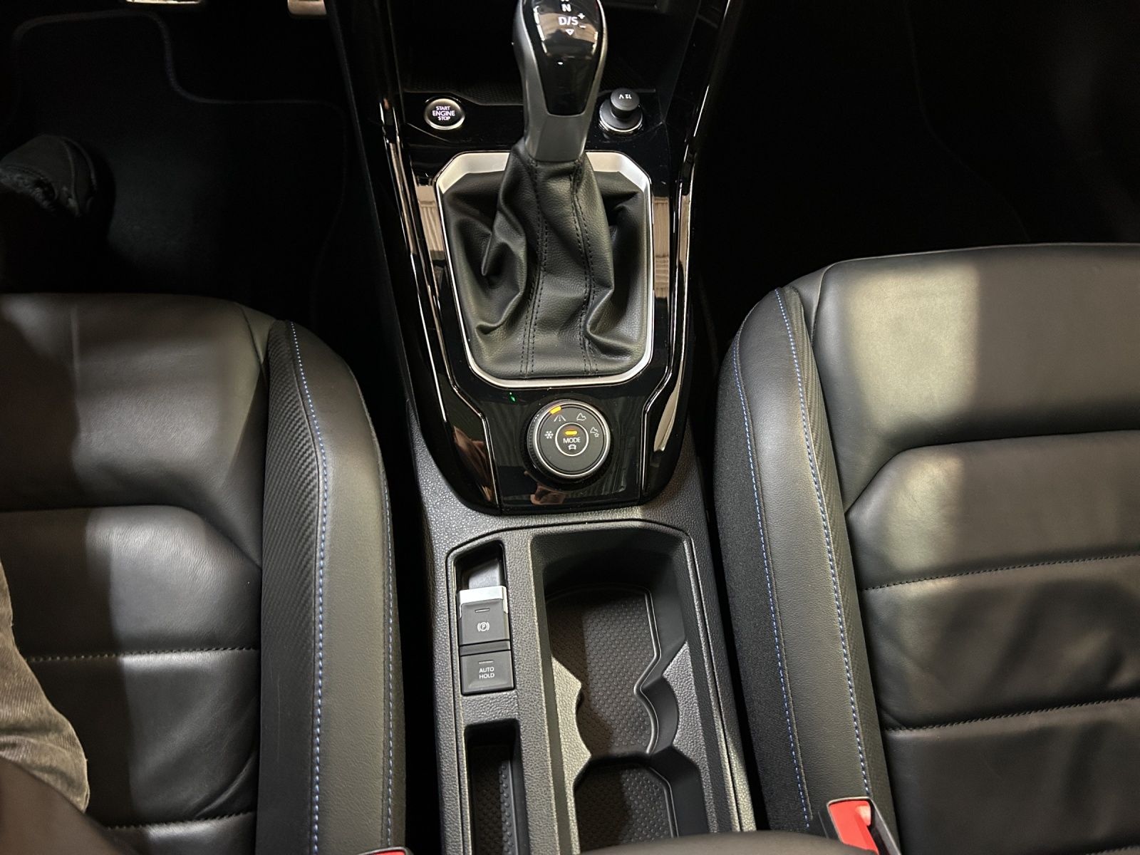 Fahrzeugabbildung Volkswagen T-Roc R 4M DSG  IQ.Light ACC AHK PANO SHZ RearVi