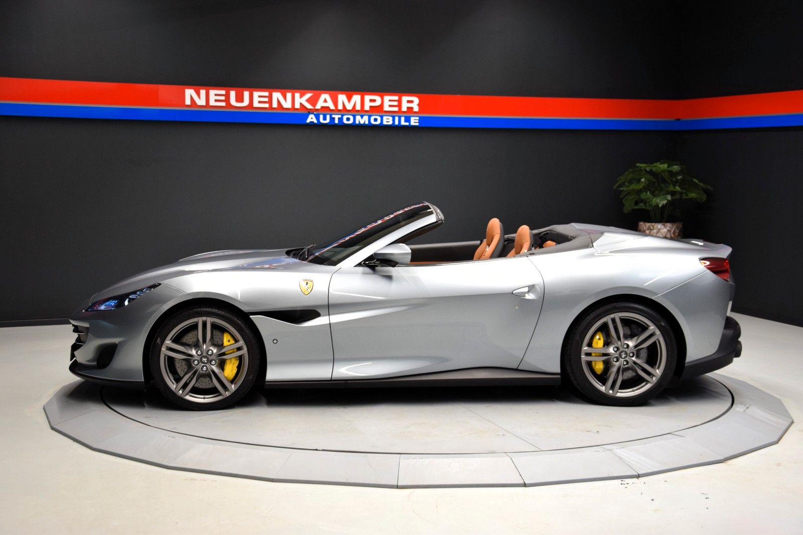 Fahrzeugabbildung Ferrari Portofino ACC Kamera Display Garantie  ADAS 1.Ha