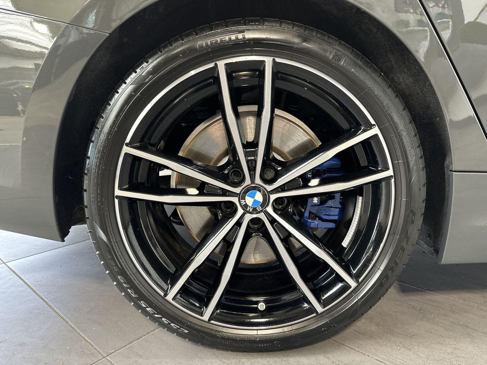 Fahrzeugabbildung BMW 320d Touring M-Sport NAV+LASER+HEAD-UP+KAMERA+PP