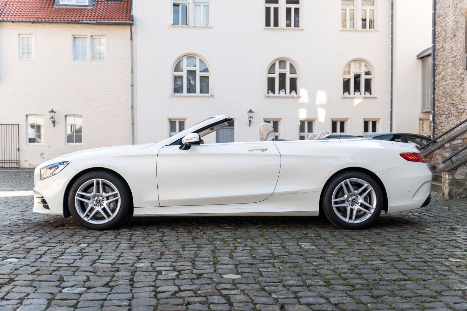 Fahrzeugabbildung Mercedes-Benz S 560 Cabriolet BURMESTER HUD 360° ACC LUFT TOTW