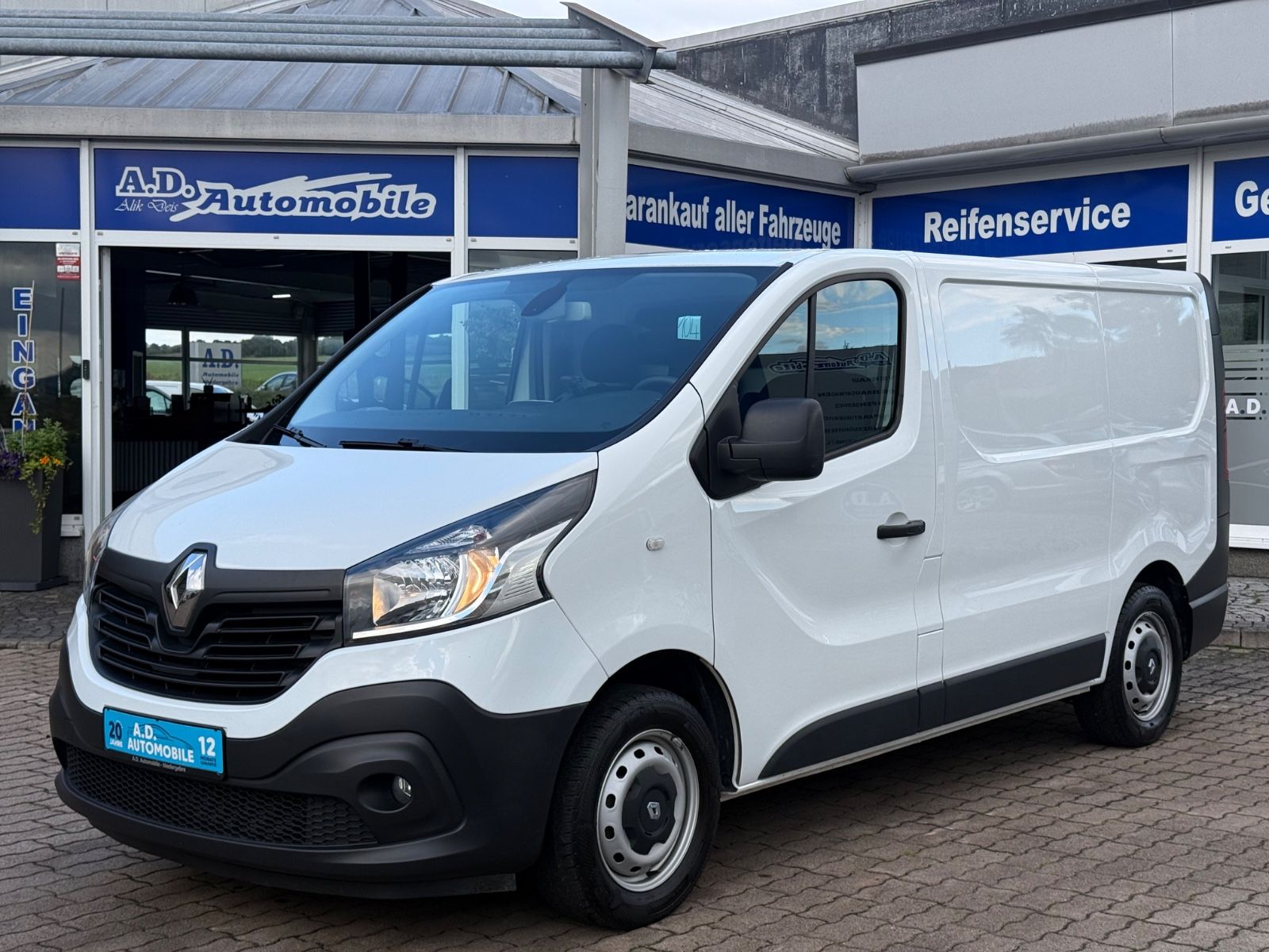 Renault Trafic - 1