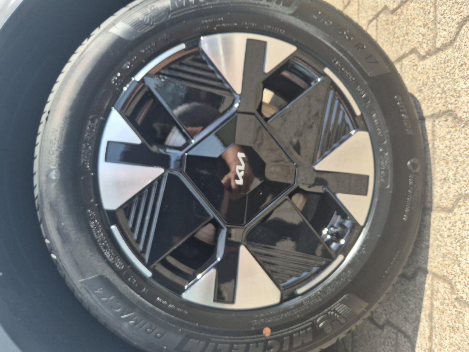 Fahrzeugabbildung Kia SPORTAGE 1.6T 2WD DCT VIS KOM