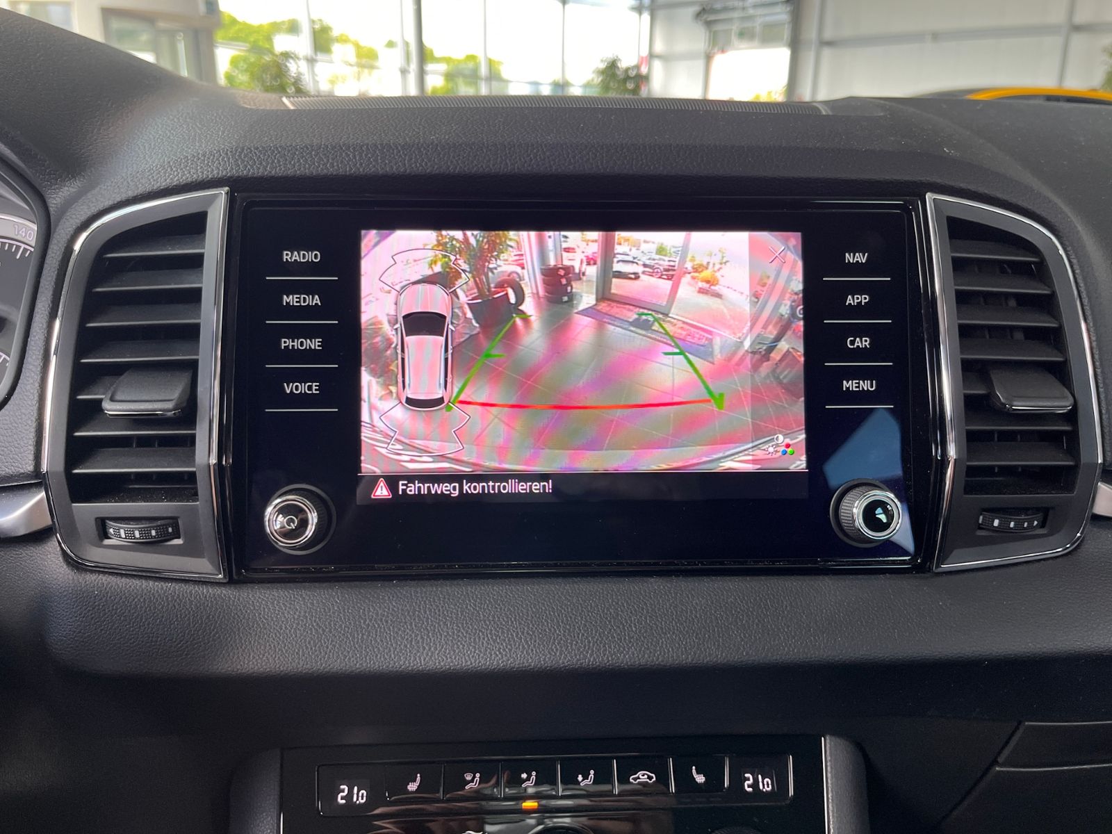 Fahrzeugabbildung SKODA Karoq Clever ACC RFK LED NAVI