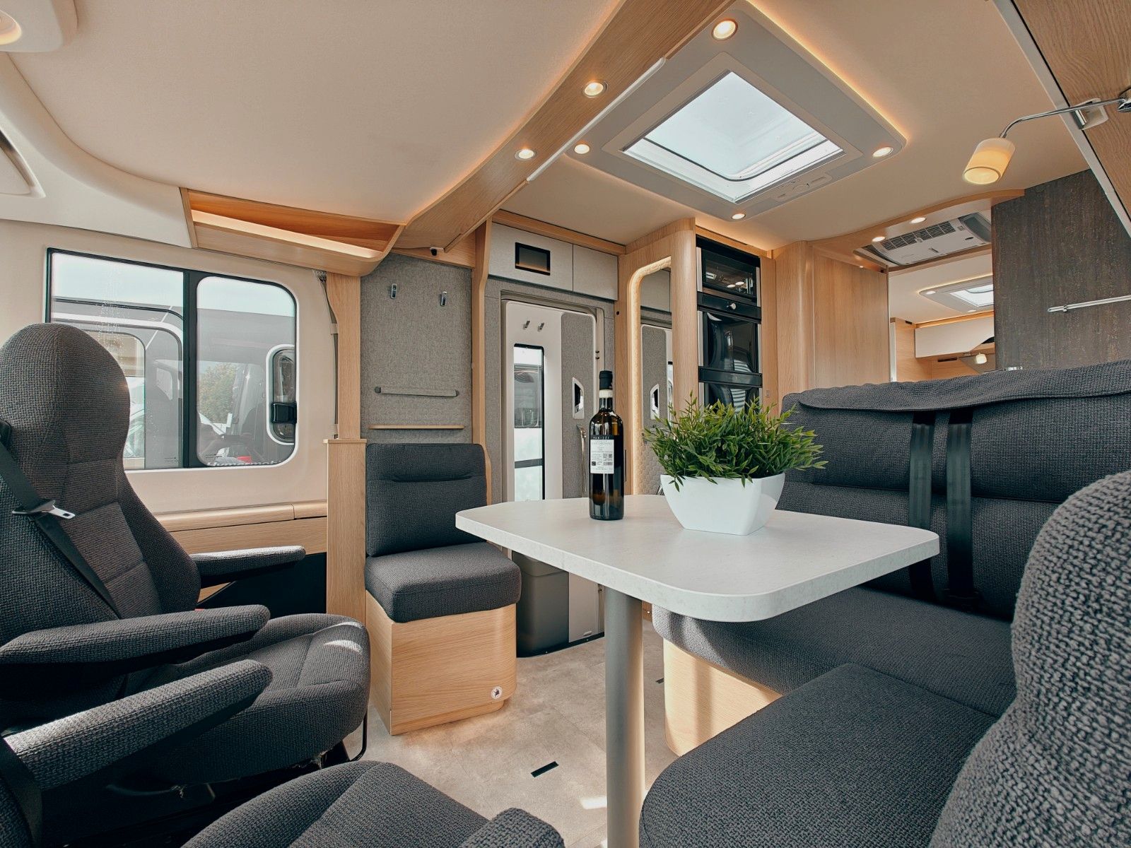 Fahrzeugabbildung HYMER / ERIBA / HYMERCAR B-KLASSE ML I 790 BLACKLINE