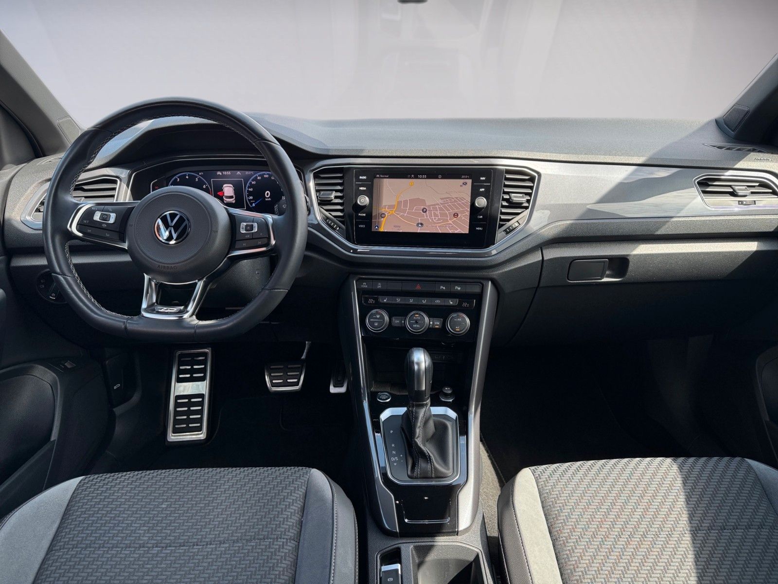 Fahrzeugabbildung Volkswagen T-Roc Sport R-Line 1.5 TSI