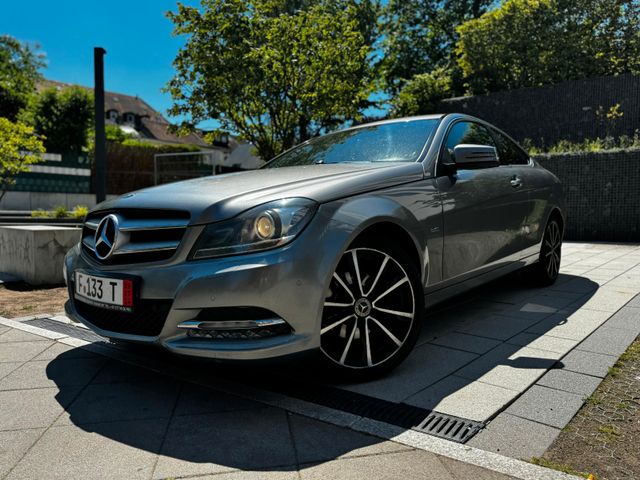 Mercedes-Benz C220 BlueEfficiency (Facelift)(Coupe-Schalter)