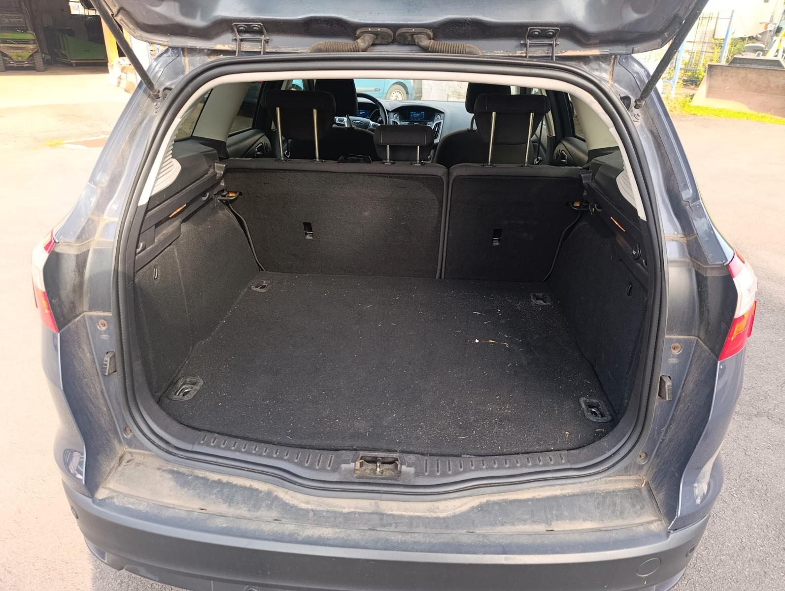 Ford Focus 2011 — photo 13