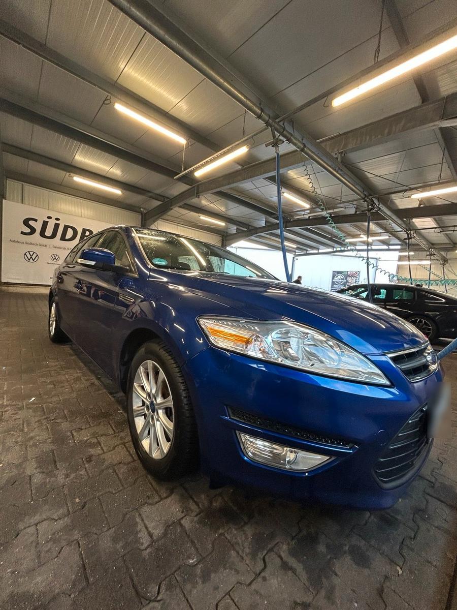 Ford Mondeo 2014 — салон