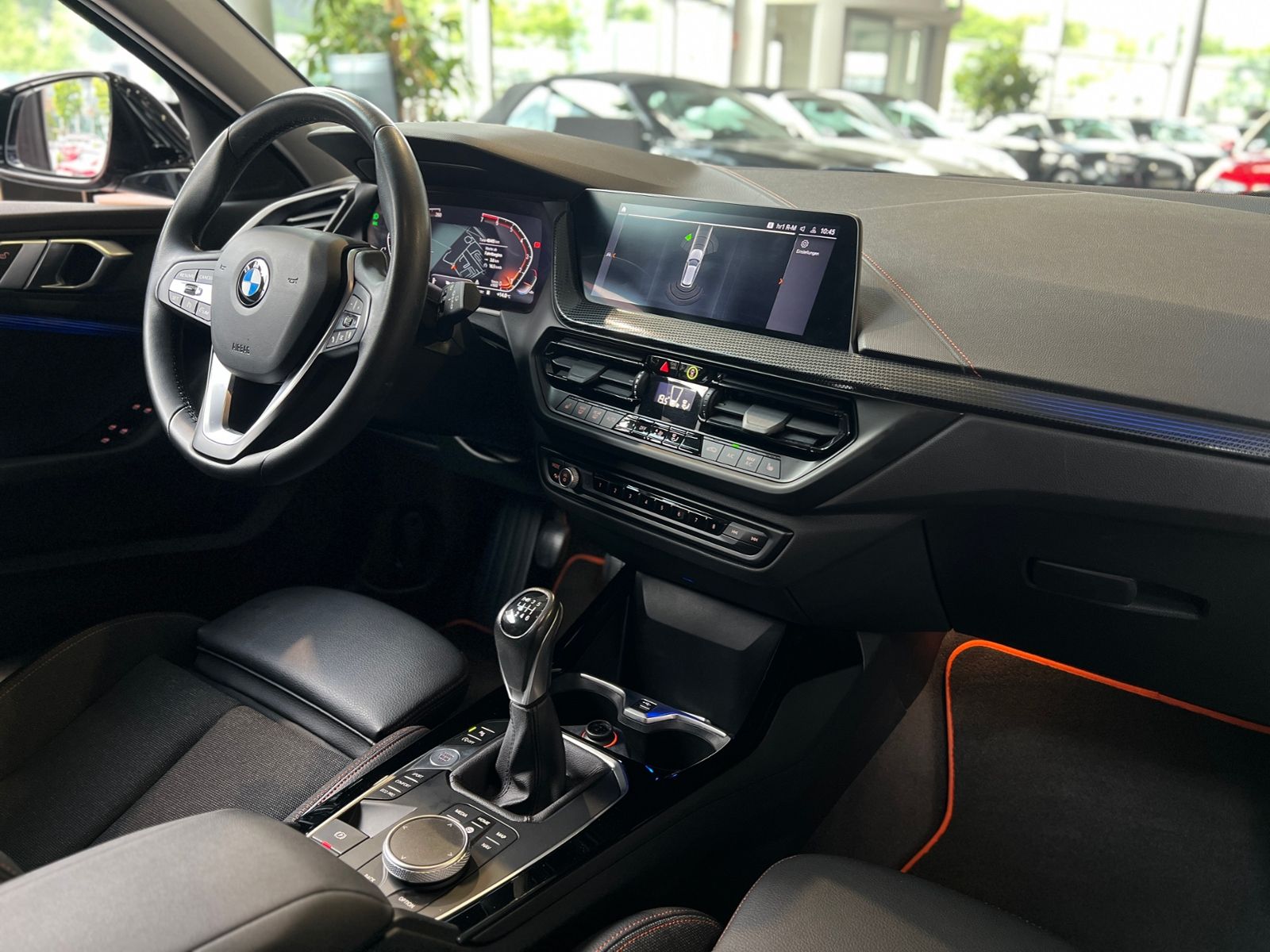 Fahrzeugabbildung BMW 118i Sport Line KLIMA LED NAVI SHZ