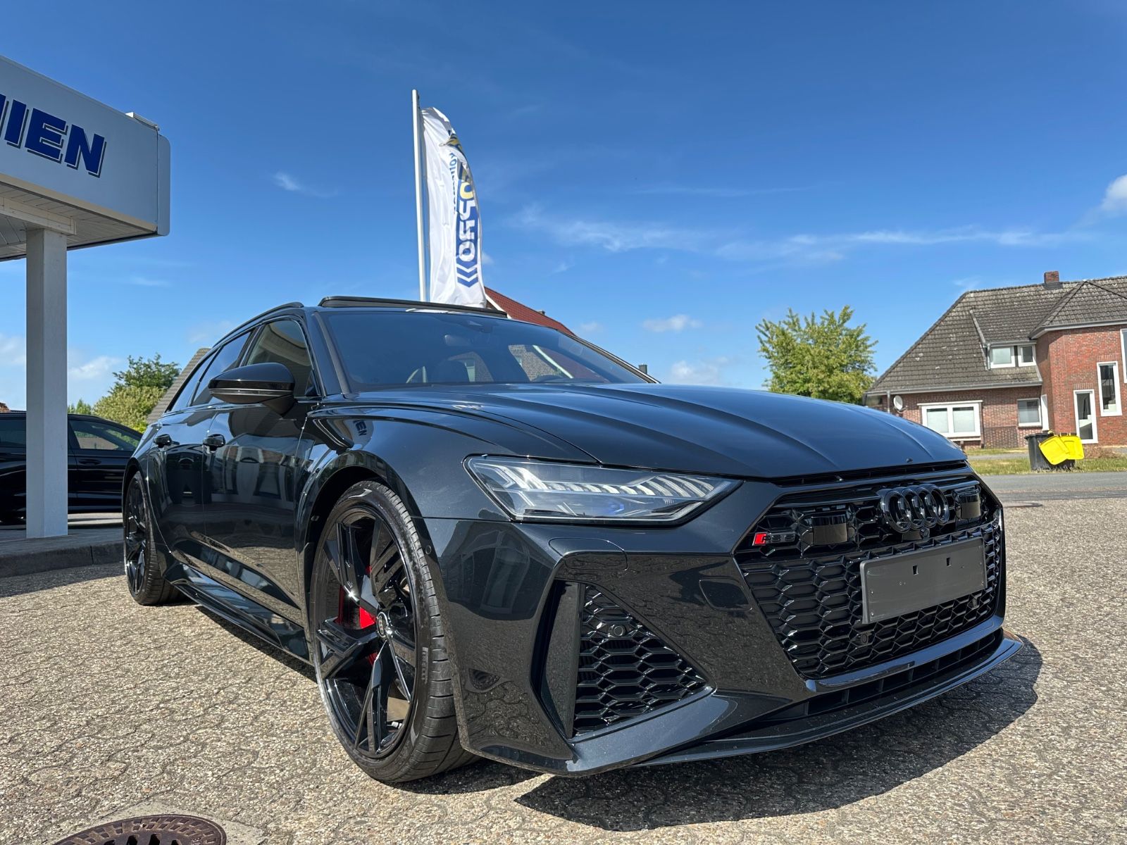 Fahrzeugabbildung Audi RS6  Avant 4.0 TFSI quattro Pano/AHK/STHZ/8-fach