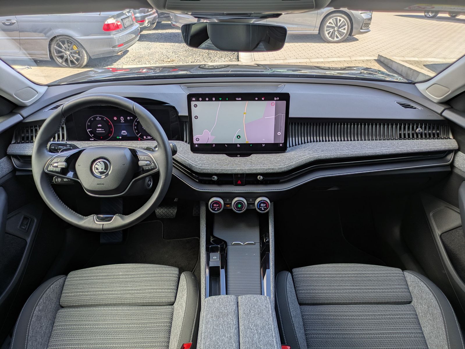 Fahrzeugabbildung SKODA Superb 2.0 TDI 4x4 Selection MATRIX*AHK*PANO*19"