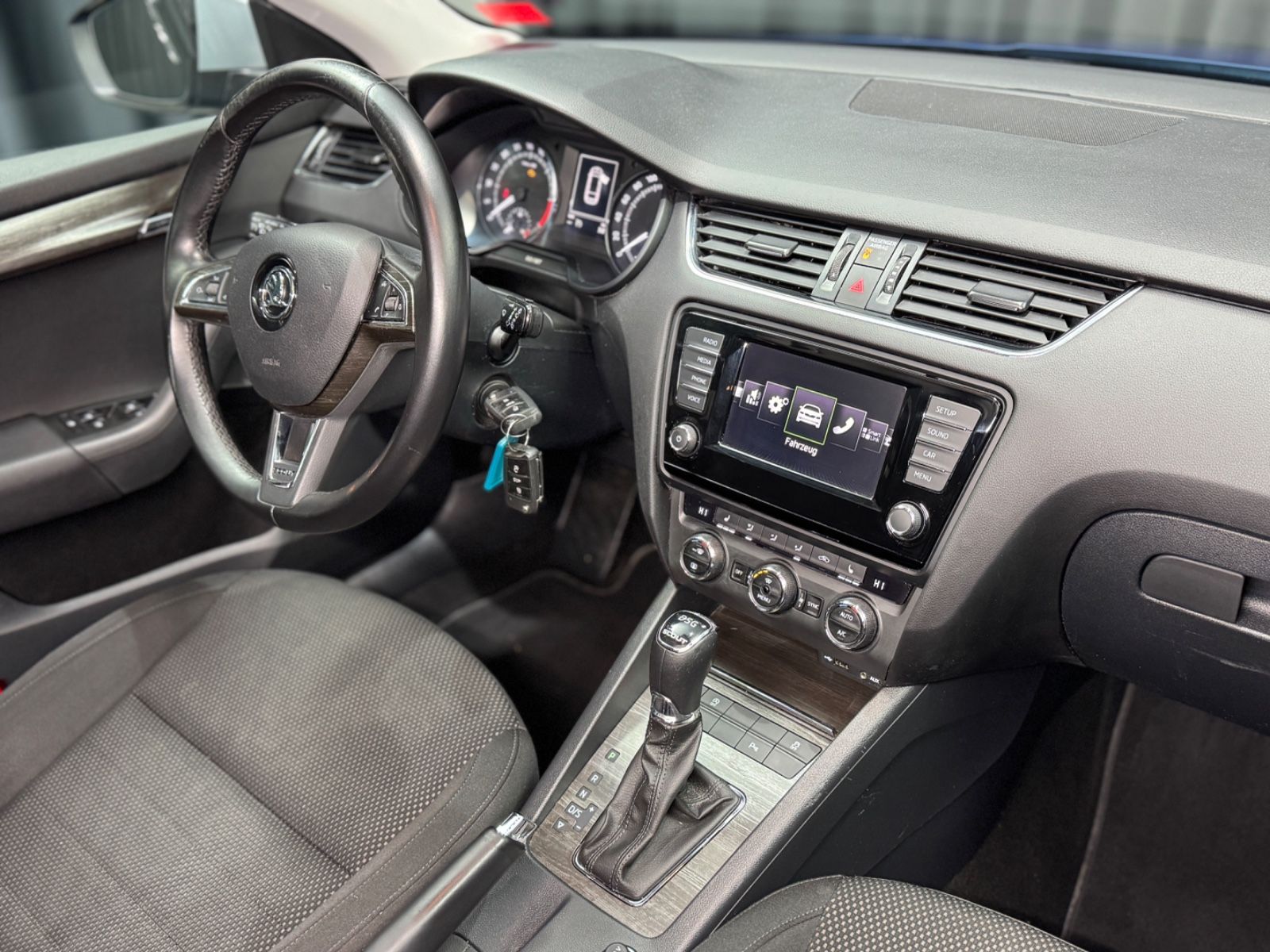 Fahrzeugabbildung SKODA Octavia Combi Scout 4x4|NAVI|XENON|CANTON|