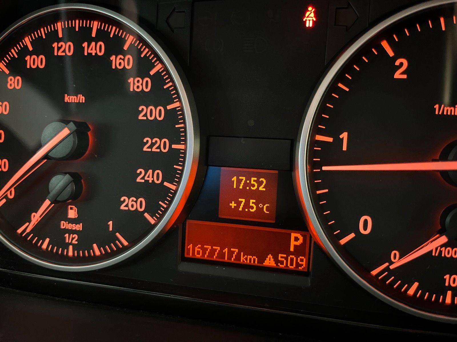 BMW 318 2010 — photo 13