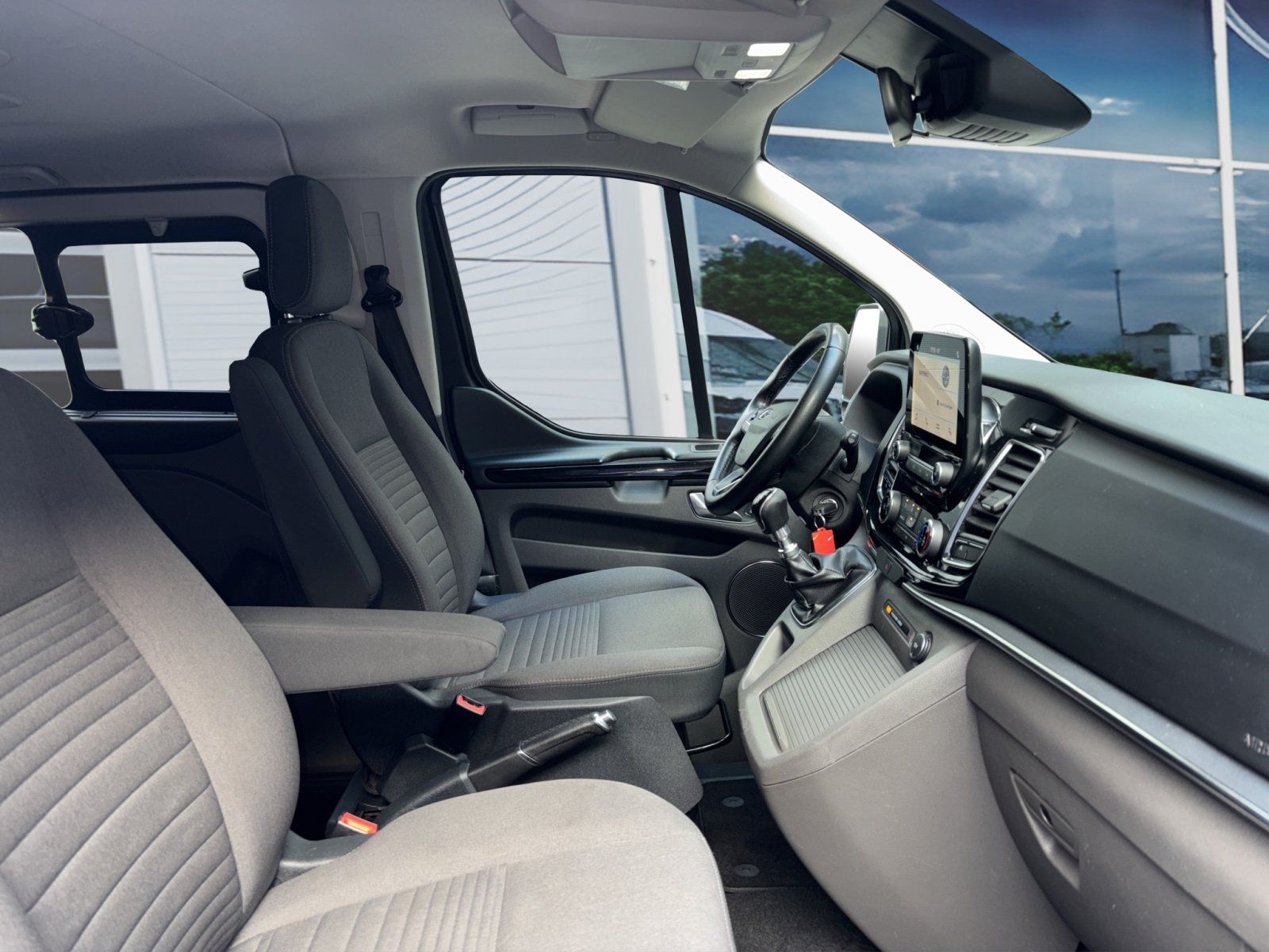 Fahrzeugabbildung Ford Tourneo Custom 2.0 TDi 320 L1 Titanium