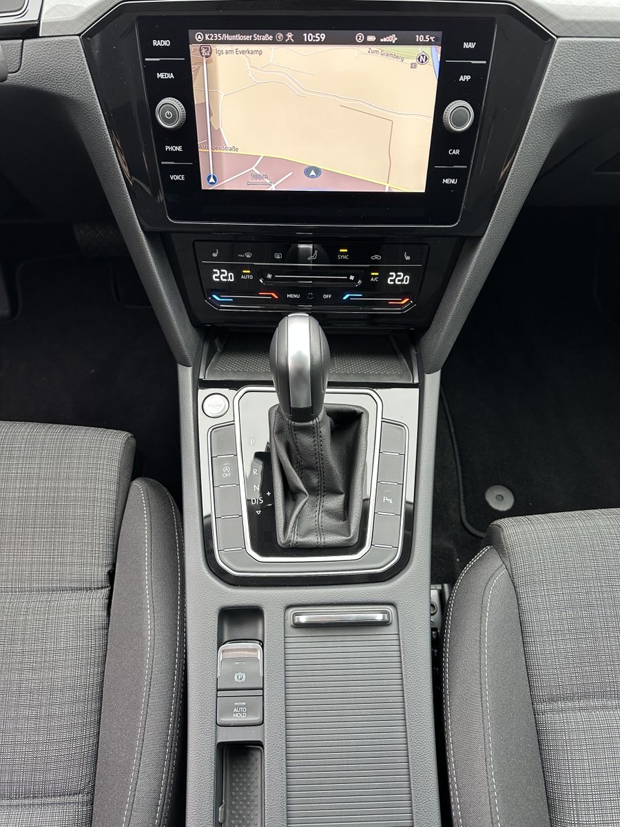 Fahrzeugabbildung Volkswagen Passat Variant 2.0 TDI DSG Business NAV+LED+ACC