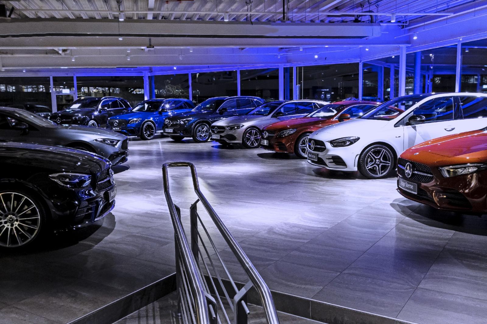 showroom-image-top