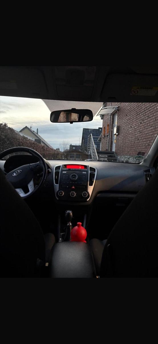 Kia cee'd 2010 — interior