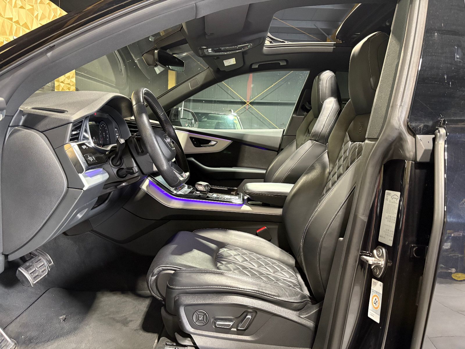 Fahrzeugabbildung Audi Q8 50 TDI quattro/PANO/NACHTSICHT/MEMORY/APPLE/