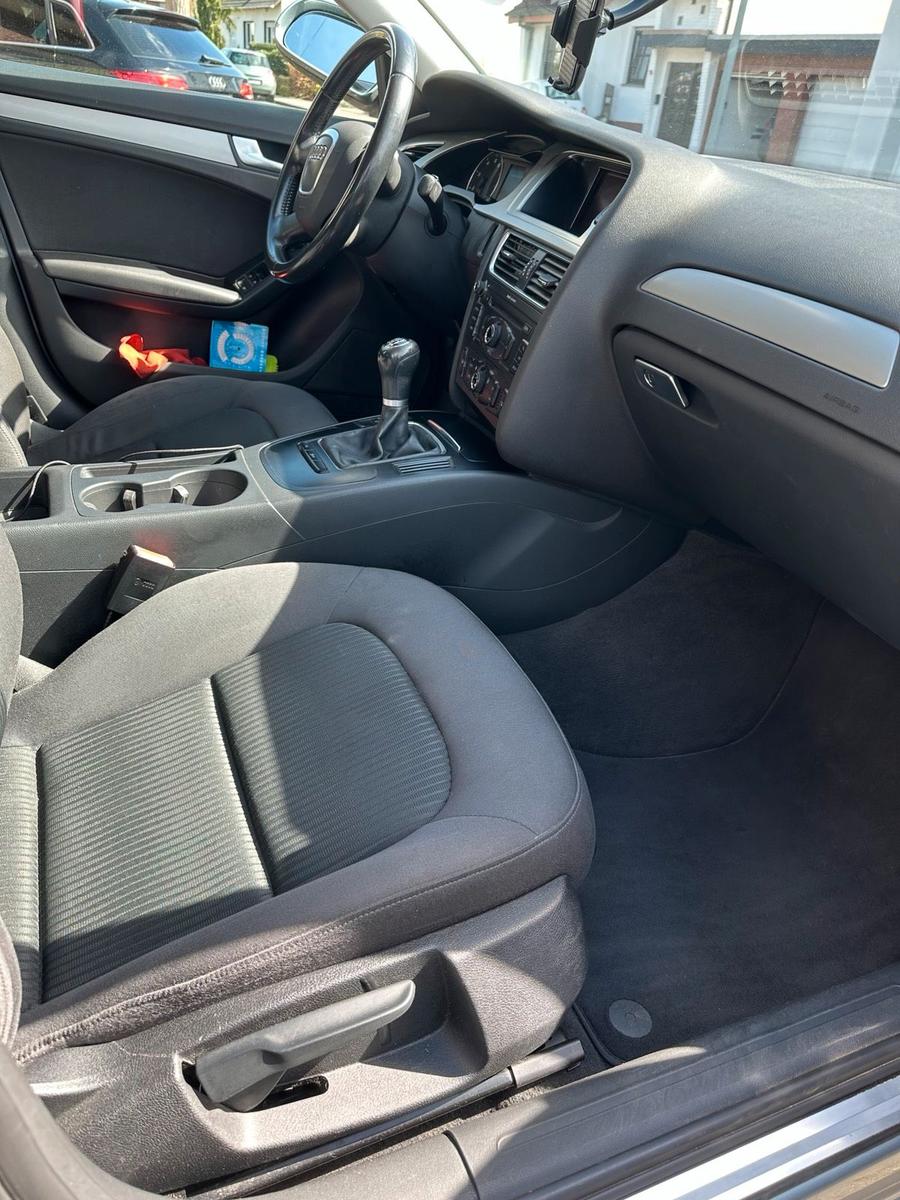 Audi A4 2010 — engine 120 HP (88kW)