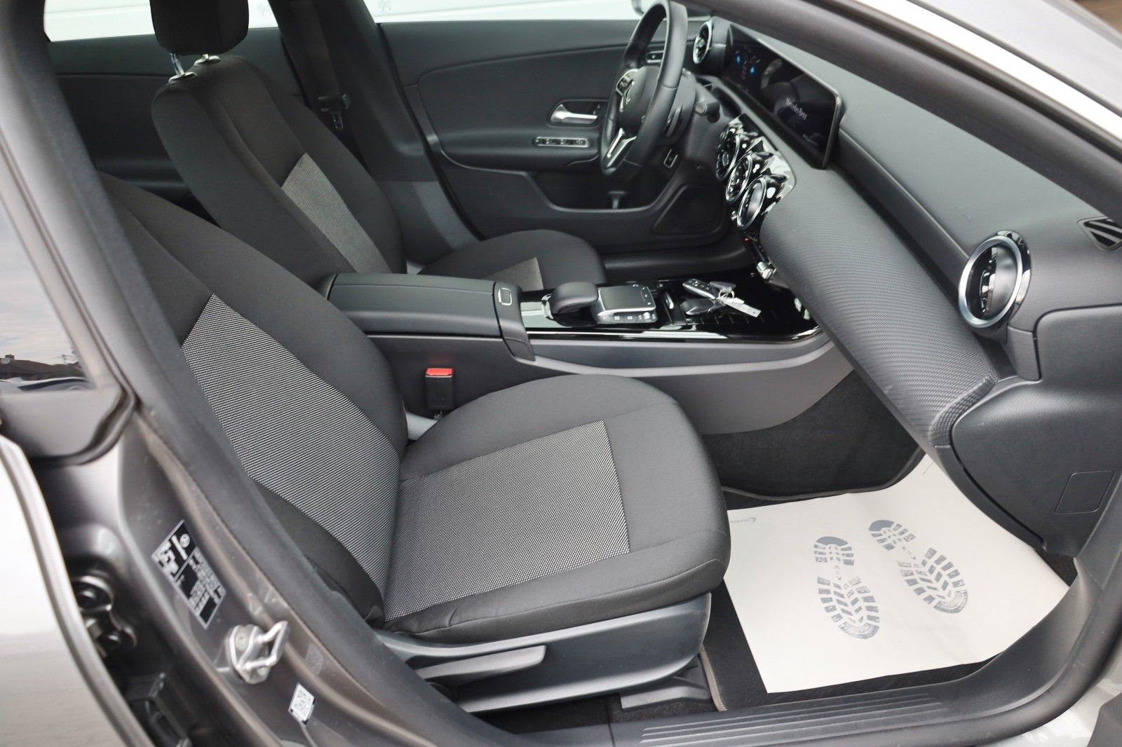 Fahrzeugabbildung Mercedes-Benz CLA 200 d, Navi, SH, Carplay, Kamera, Widescreen