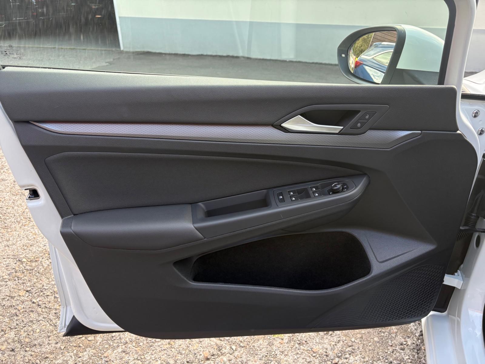 Volkswagen Golf VIII Lim. Active StHz/HuD/Kamera/ACC/Ambien, миниатюра 11