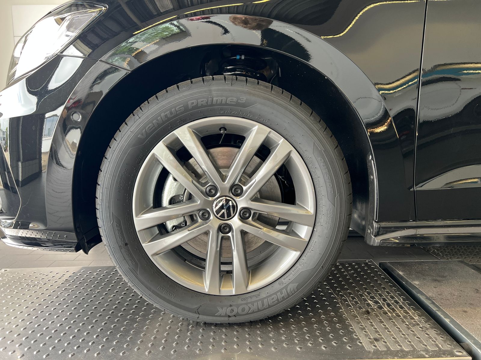 Fahrzeugabbildung Volkswagen Touran Comfortline 1.5 TSI DSG *LED, AHK, 7-Sitz