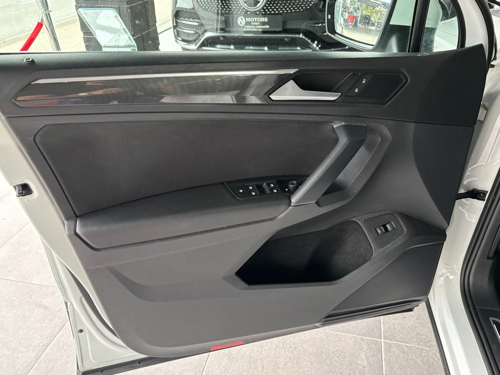 Fahrzeugabbildung Volkswagen Tiguan Highline *CarPlay*Kamera*LED*SHZ*Navi