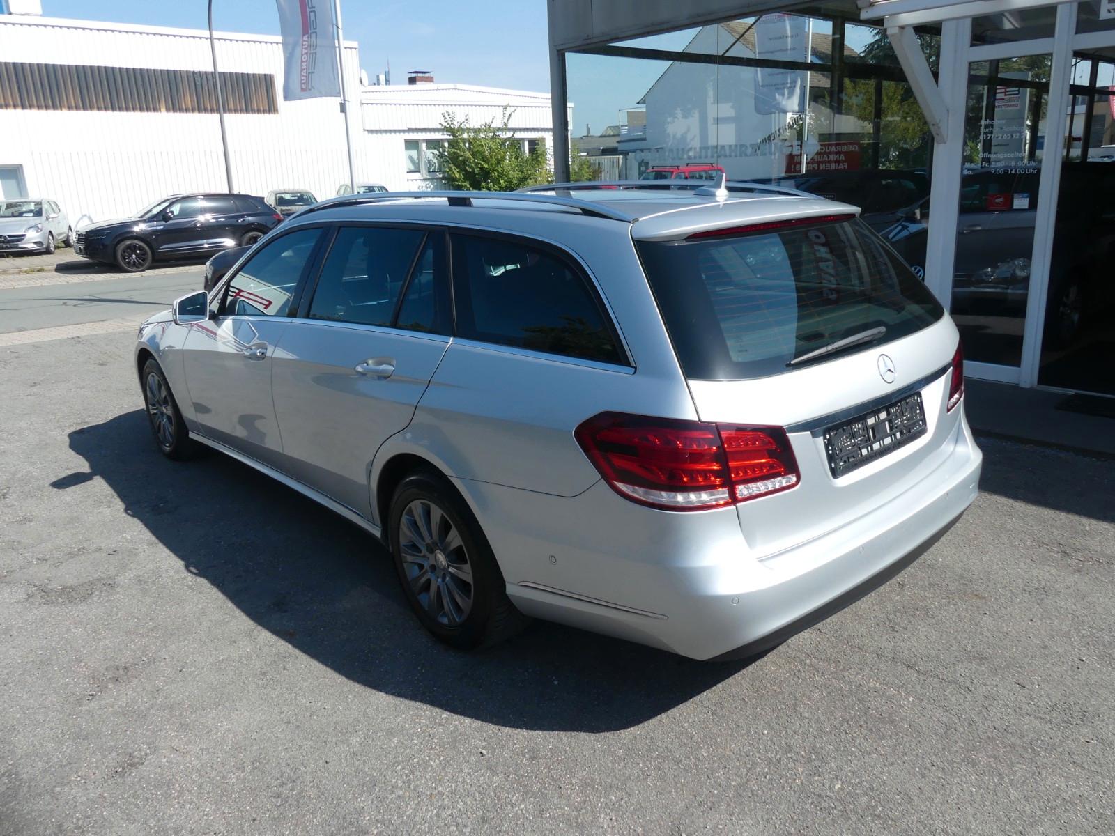 Mercedes-Benz E 220  T-Modell BlueEfficiency Automatik