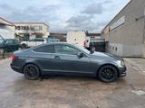 Mercedes-Benz C 220 C Coupe C 220 CDI BlueEfficiency - Mercedes-Benz C 220: Automatik