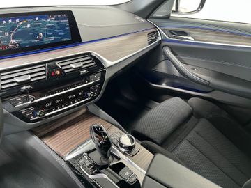 Fahrzeugabbildung BMW 540dxD M Sport ACC SoftClose H/K DAB HUD Komfort