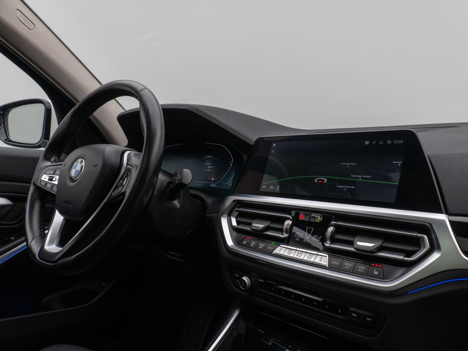 Fahrzeugabbildung BMW 320d  Luxury Line Panorama Kamera DAB AHK Alarm