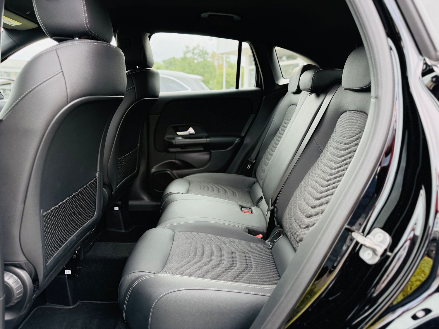 Fahrzeugabbildung Mercedes-Benz GLA 200 PROGRESSIVE Advanced, Distronic, RFK, LE