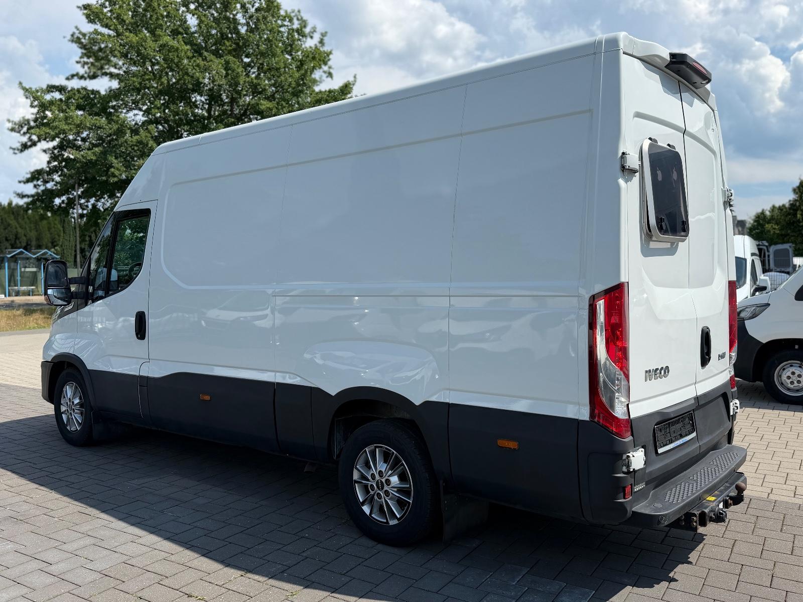 Iveco Daily Kasten RWD 35 Kamera/AHK/Standheizung/ACC