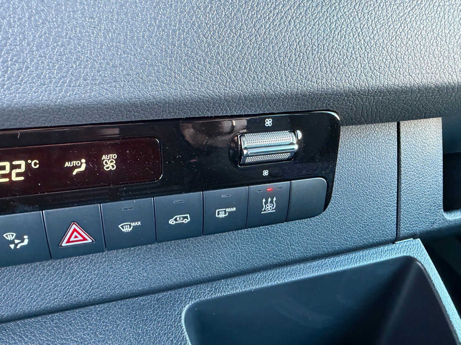 Fahrzeugabbildung Mercedes-Benz Sprinter 319 CDI DoKa/Mixto AHK3,5 Stdh DISTRONI
